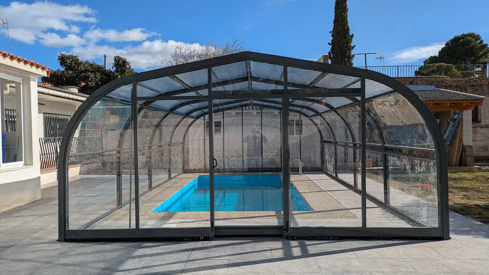 Cubierta automática de piscina instalada en Zaragoza