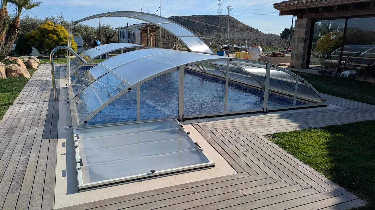Cubierta telescópica sobre piscina rehabilitada