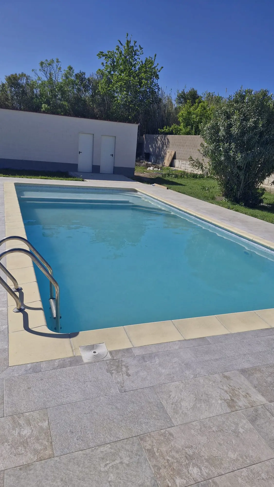 Piscina terminada lista para uso en Zaragoza