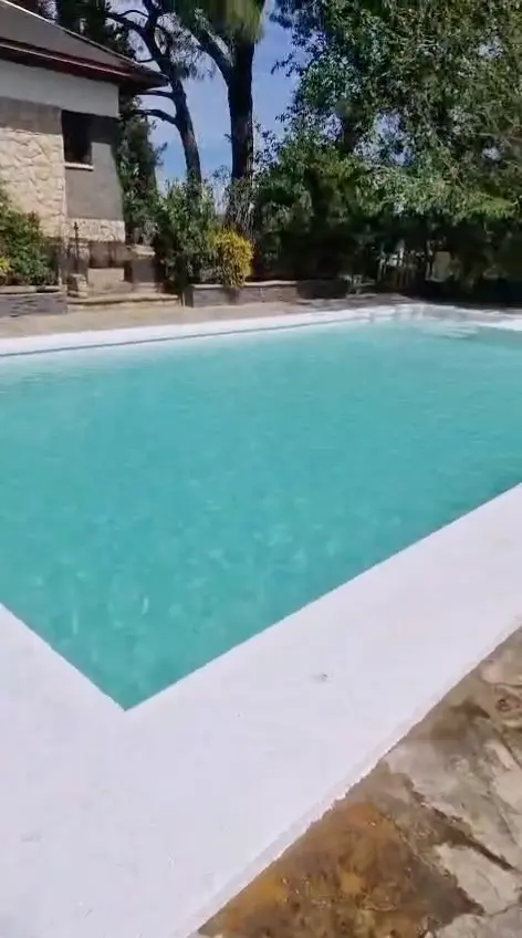 Miniatura vídeo: iluminación y acabados de piscina